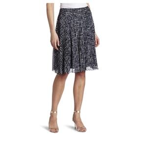 Pendleton Navy & Off-White Nylon Mesh Windward Skirt, Size 10, Business Casual